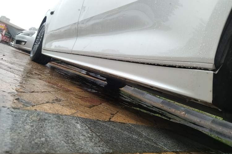 Used Zeekr 009 2022 WE Edition Left Side Sill