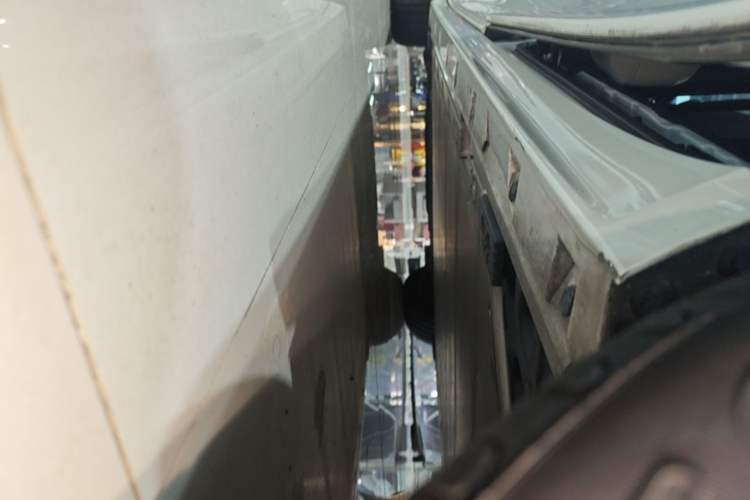 Used Zeekr 009 2022 WE Edition Left Side Sill