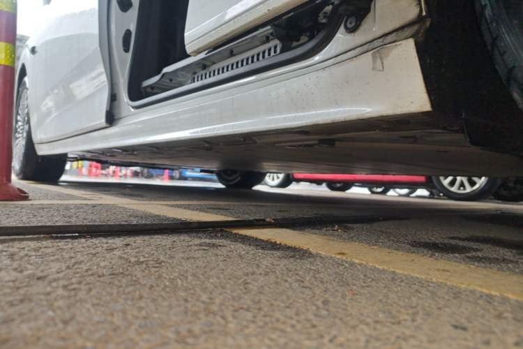 Used Zeekr 009 2022 WE Edition Left Side Sill
