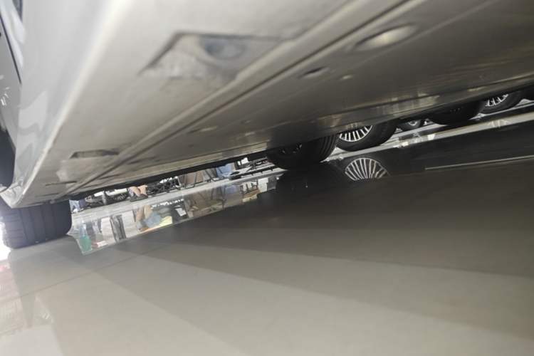 Used Zeekr 009 2022 WE Edition Left Side Sill