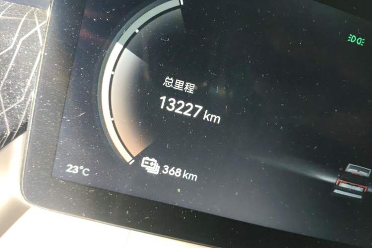 Used Zeekr 009 2022 WE Edition Odometer Close Up