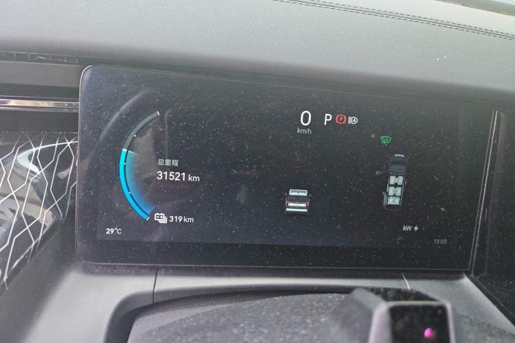 Used Zeekr 009 2022 WE Edition Odometer Close Up