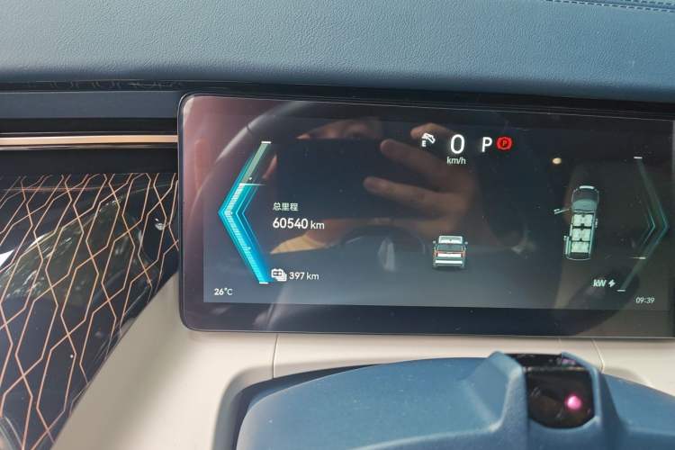 Used Zeekr 009 2022 WE Edition Odometer Close Up