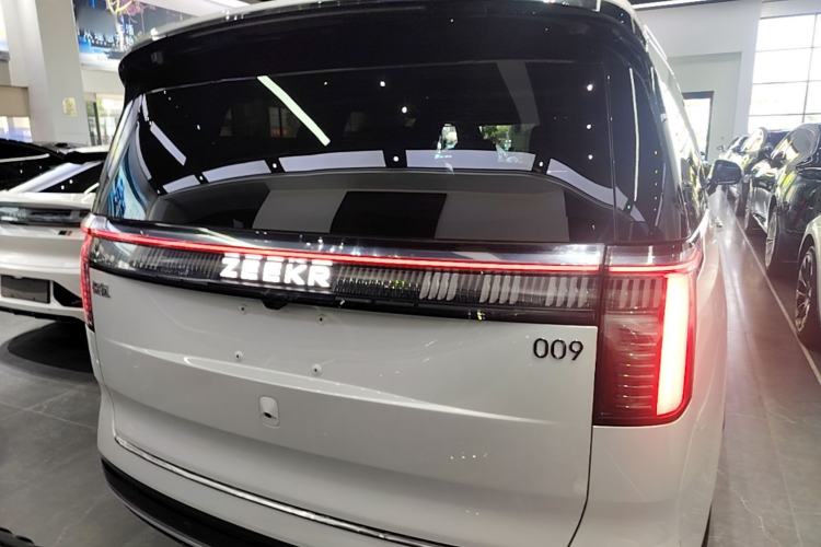 Used Zeekr 009 2022 ME Edition Rear