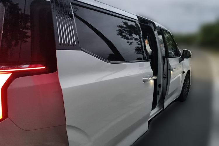 Used Zeekr 009 2022 ME Edition Rear Right 45 Deg