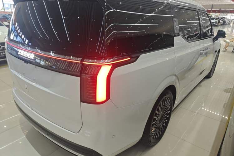 Used Zeekr 009 2022 WE Edition Rear Right 45 Deg