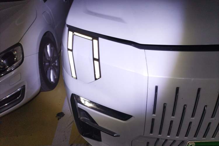 Used Zeekr 009 2022 WE Edition Right Front Headlight