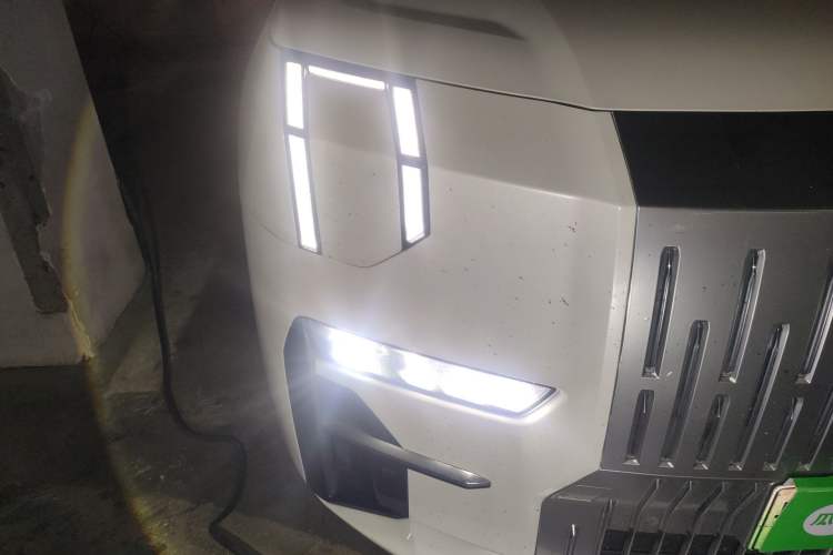 Used Zeekr 009 2022 WE Edition Right Front Headlight