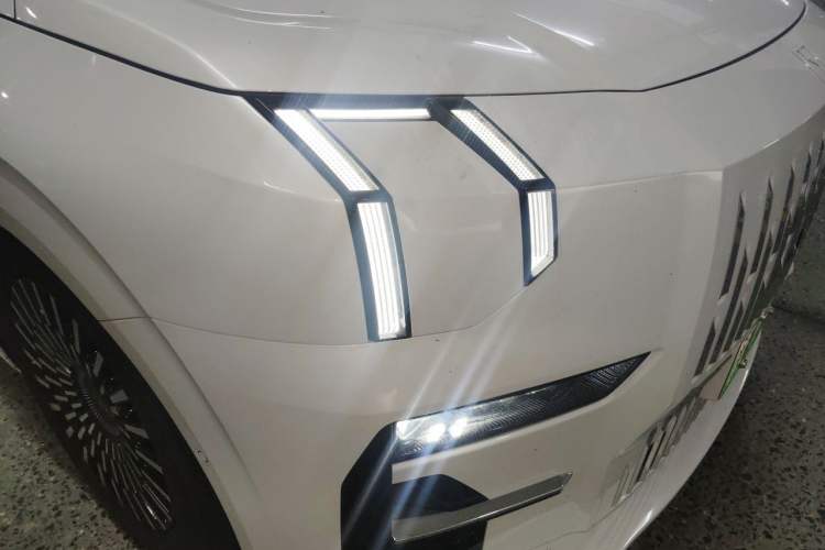 Used Zeekr 009 2022 WE Edition Right Front Headlight