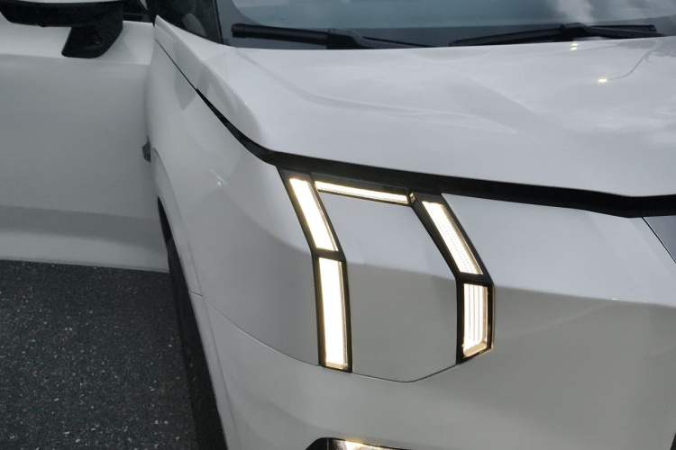 Used Zeekr 009 2022 ME Edition Right Front Headlight