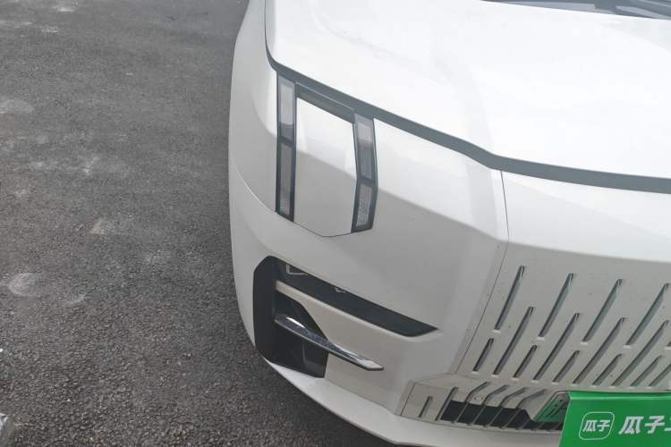 Used Zeekr 009 2022 WE Edition Right Front Headlight