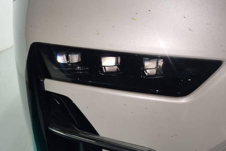 Used Zeekr 009 2022 WE Edition Right Front Headlight