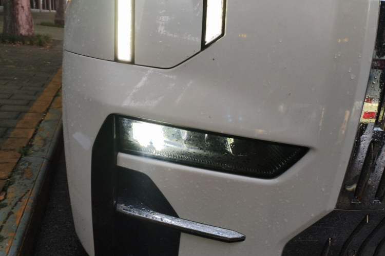 Used Zeekr 009 2022 WE Edition Right Front Headlight