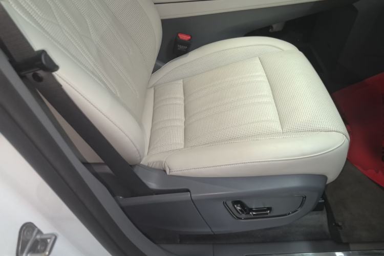 Used Zeekr 009 2022 WE Edition Right Front Seat