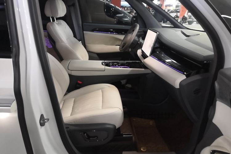 Used Zeekr 009 2022 WE Edition Right Front Seat