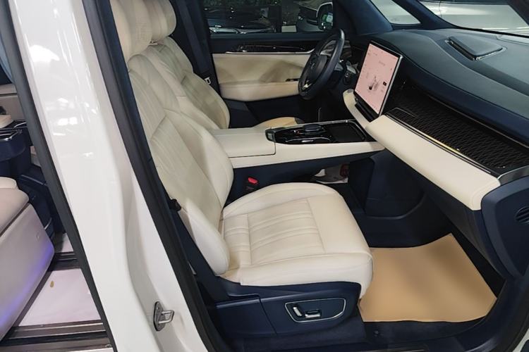 Used Zeekr 009 2022 WE Edition Right Front Seat
