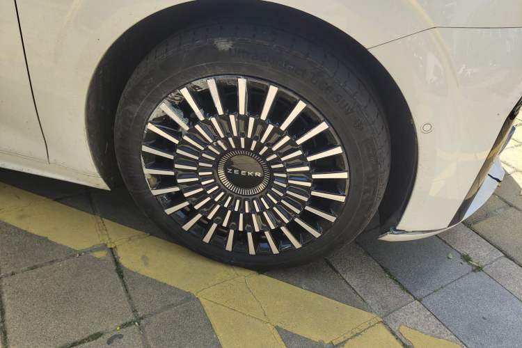 Used Zeekr 009 2022 WE Edition Right Front Wheel Hub