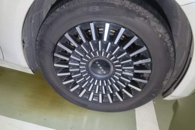 Used Zeekr 009 2022 WE Edition Right Front Wheel Hub
