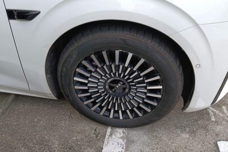Used Zeekr 009 2022 WE Edition Right Front Wheel Hub