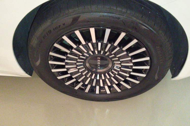 Used Zeekr 009 2022 ME Edition Right Front Wheel Hub