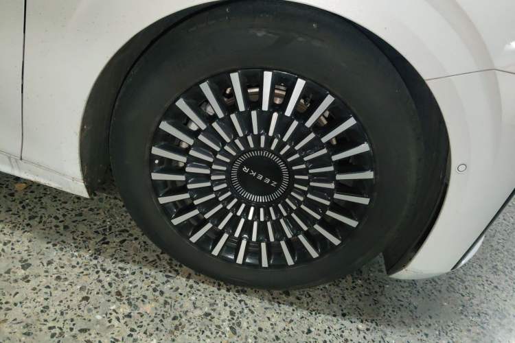 Used Zeekr 009 2022 WE Edition Right Front Wheel Hub