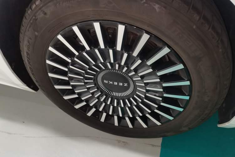 Used Zeekr 009 2022 WE Edition Right Front Wheel Hub
