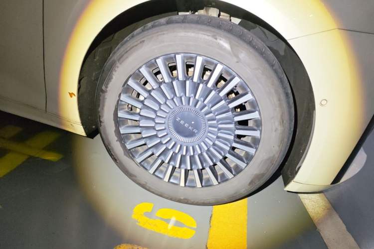 Used Zeekr 009 2022 ME Edition Right Front Wheel Hub