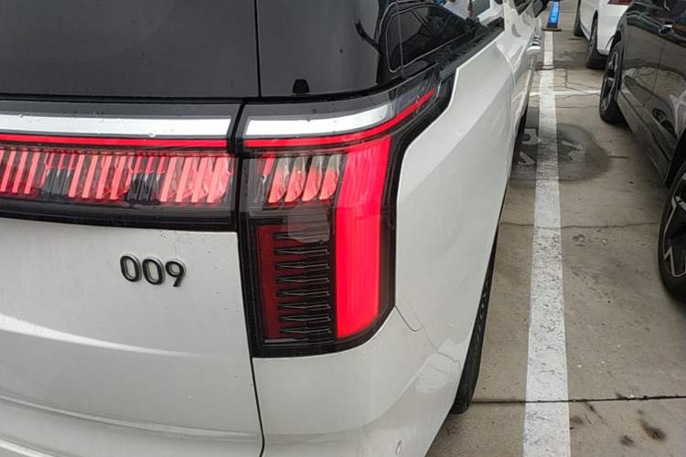 Used Zeekr 009 2022 WE Edition Right Rear Taillight