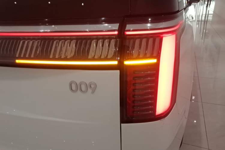Used Zeekr 009 2022 WE Edition Right Rear Taillight