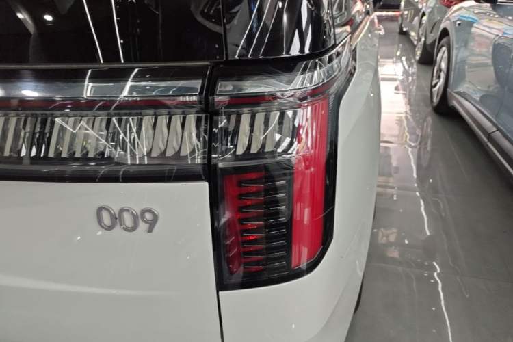 Used Zeekr 009 2022 WE Edition Right Rear Taillight
