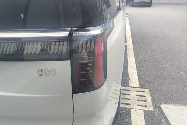 Used Zeekr 009 2022 WE Edition Right Rear Taillight