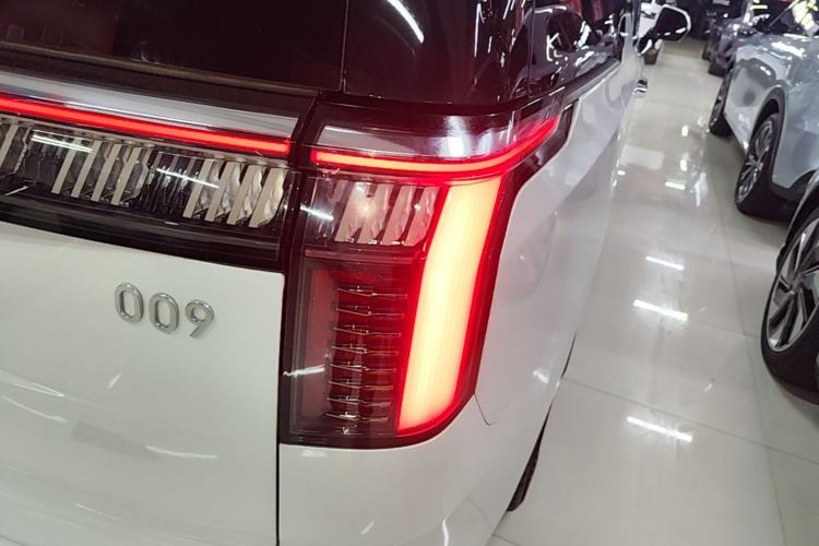 Used Zeekr 009 2022 WE Edition Right Rear Taillight