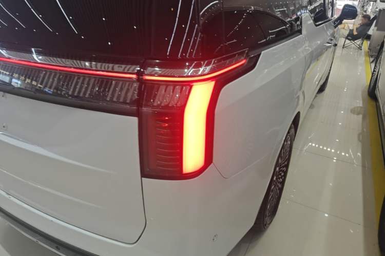 Used Zeekr 009 2022 WE Edition Right Rear Taillight