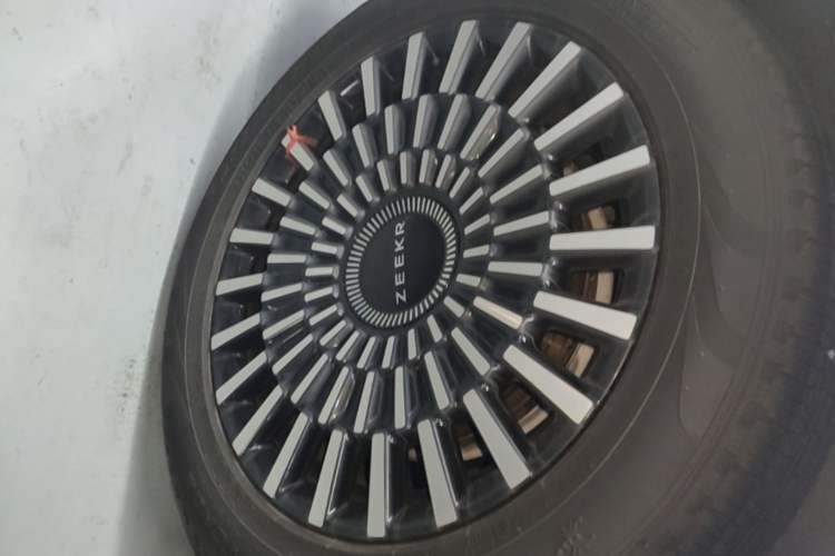 Used Zeekr 009 2022 WE Edition Right Rear Wheel Hub