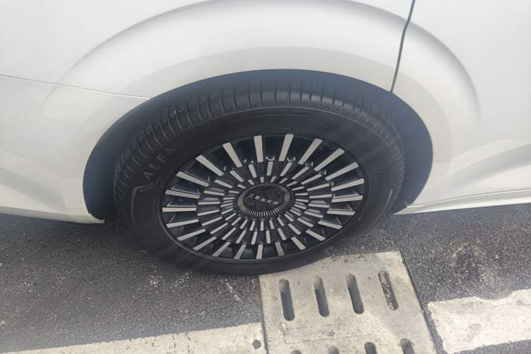 Used Zeekr 009 2022 WE Edition Right Rear Wheel Hub