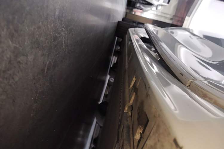 Used Zeekr 009 2022 ME Edition Right Side Sill