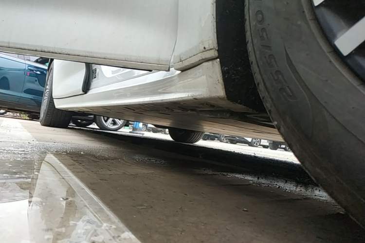Used Zeekr 009 2022 WE Edition Right Side Sill