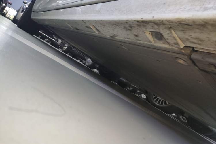 Used Zeekr 009 2022 WE Edition Right Side Sill