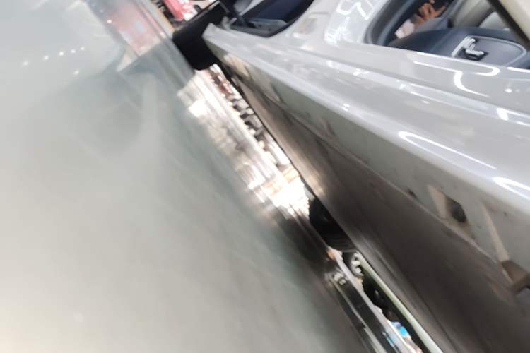 Used Zeekr 009 2022 WE Edition Right Side Sill