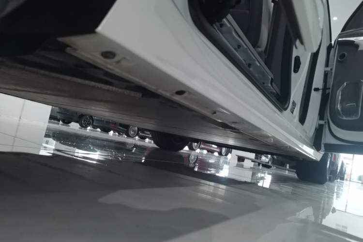 Used Zeekr 009 2022 WE Edition Right Side Sill
