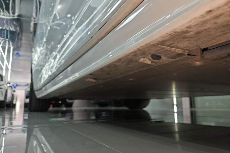 Used Zeekr 009 2022 WE Edition Right Side Sill