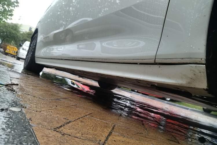 Used Zeekr 009 2022 WE Edition Right Side Sill