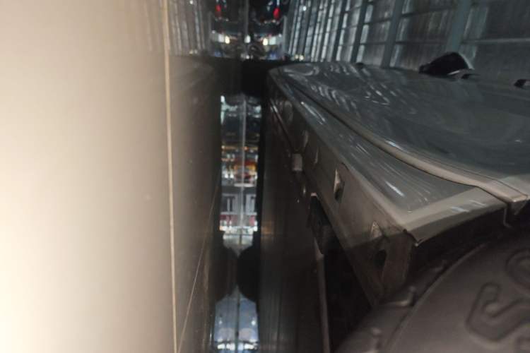 Used Zeekr 009 2022 WE Edition Right Side Sill