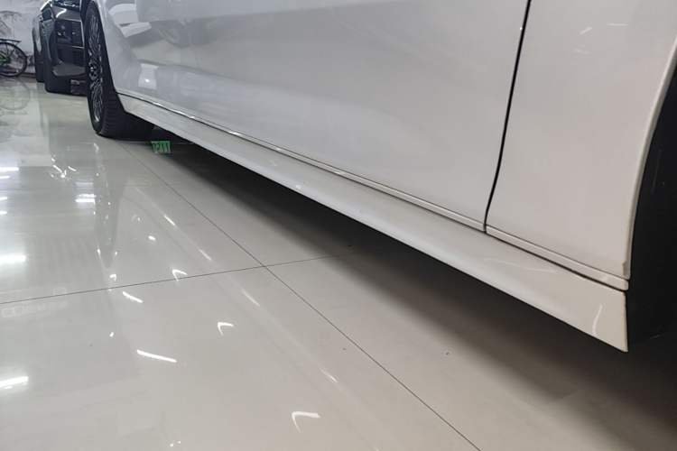 Used Zeekr 009 2022 WE Edition Right Side Sill