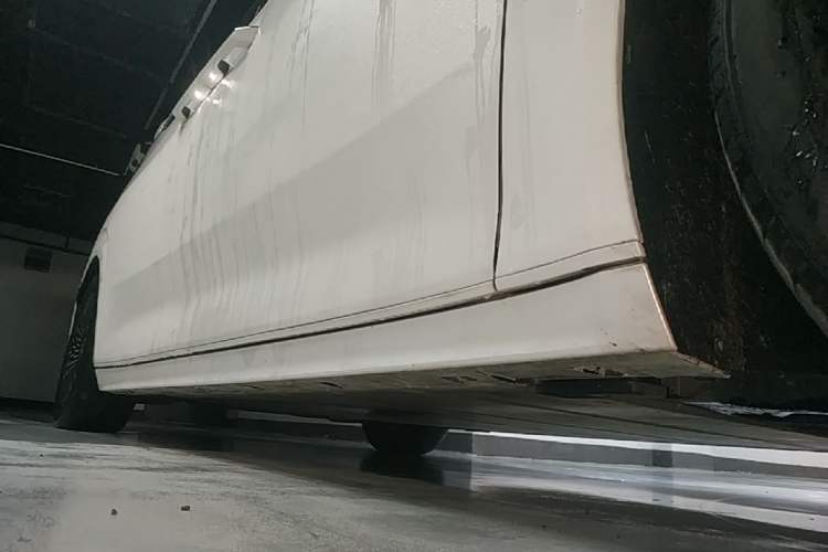 Used Zeekr 009 2022 WE Edition Right Side Sill