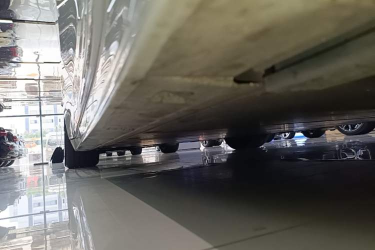 Used Zeekr 009 2022 WE Edition Right Side Sill