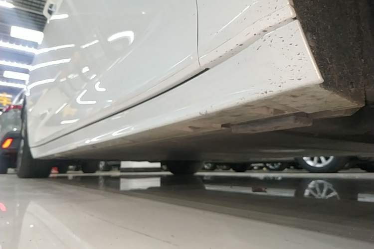 Used Zeekr 009 2022 WE Edition Right Side Sill