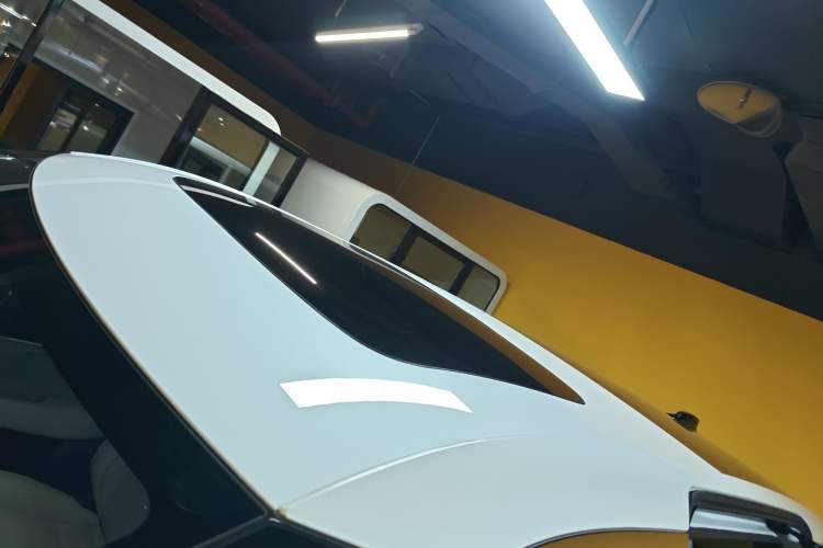 Used Zeekr 009 2022 WE Edition Roof