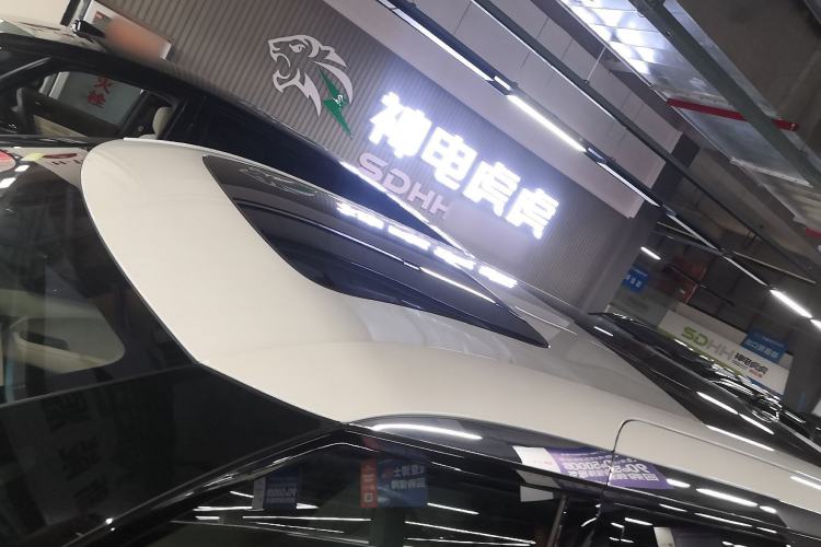 Used Zeekr 009 2022 WE Edition Roof