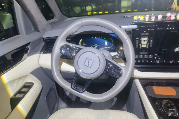 Used Zeekr 009 2022 WE Edition Steering Wheel